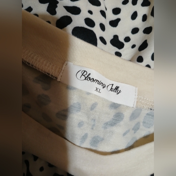 Women's XL Blooming Jelly Long Sleeved Blouse Animal Print - Picture 3 of 4